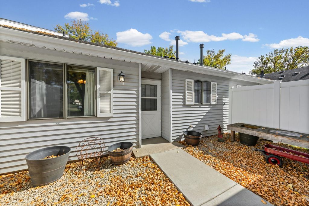 14872 Embry Path, Apple Valley, MN 55124 — photo 2