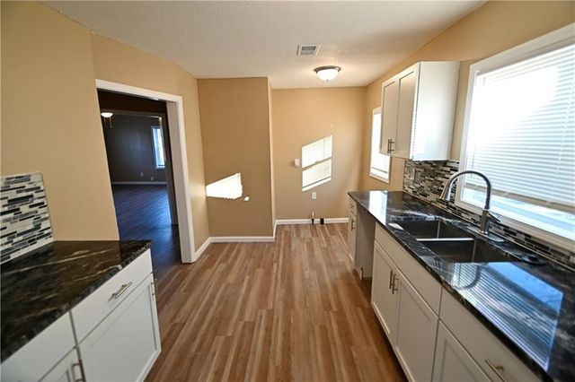 11505 Grandview Road, Kansas City, MO 64137