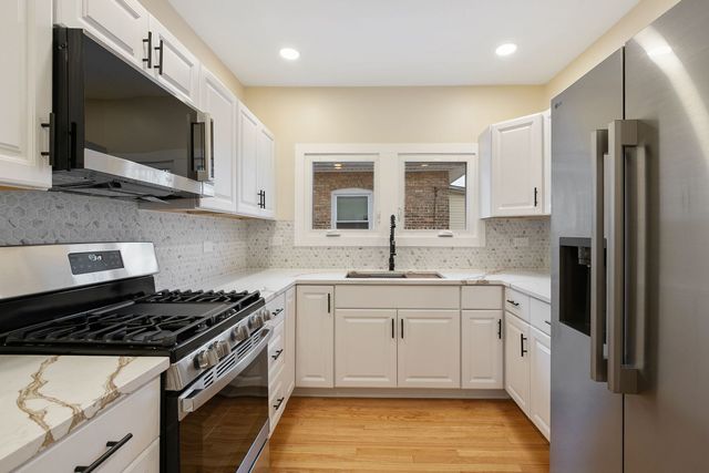 1018 S 10th Avenue, Maywood, IL 60153