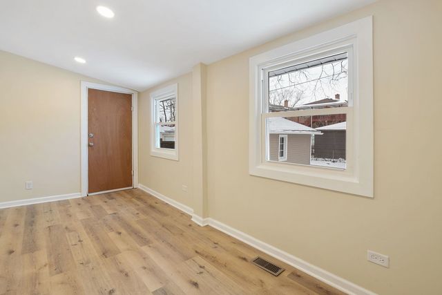 1018 S 10th Avenue, Maywood, IL 60153