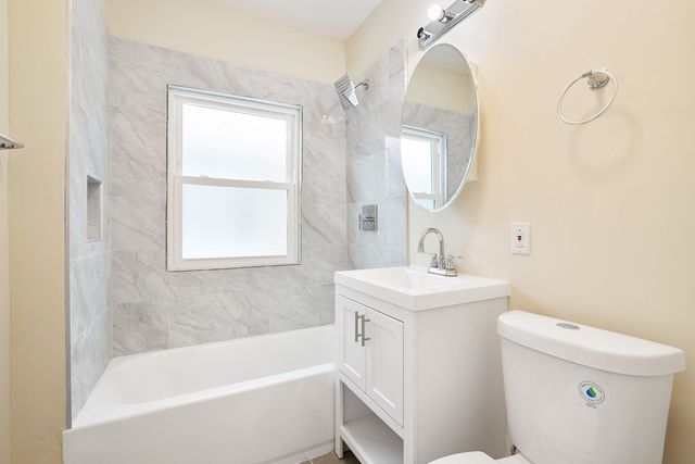 1018 S 10th Avenue, Maywood, IL 60153