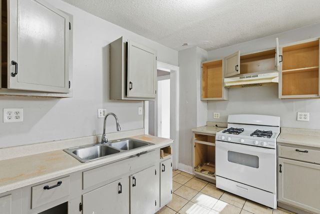 1535-1537 N Holyoke Ave, Wichita, KS 67208