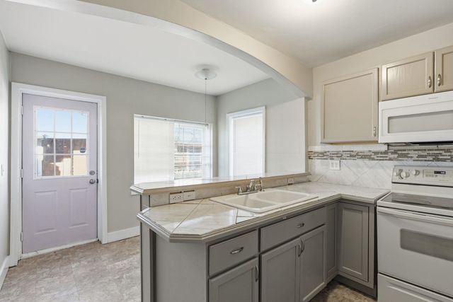 1535-1537 N Holyoke Ave, Wichita, KS 67208