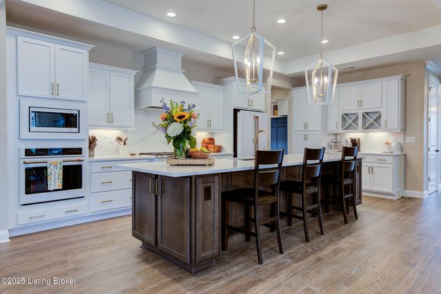 17121 Farrier Dr, Louisville, KY 40245