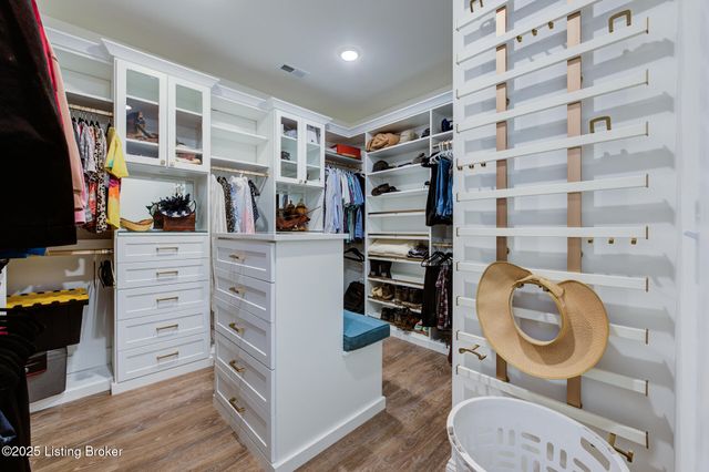 17121 Farrier Dr, Louisville, KY 40245