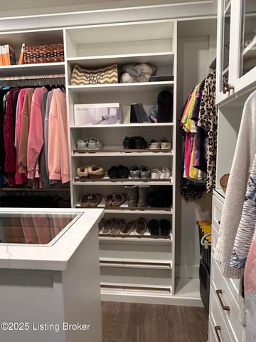 17121 Farrier Dr, Louisville, KY 40245