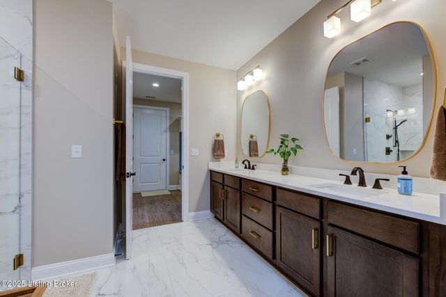 17121 Farrier Dr, Louisville, KY 40245