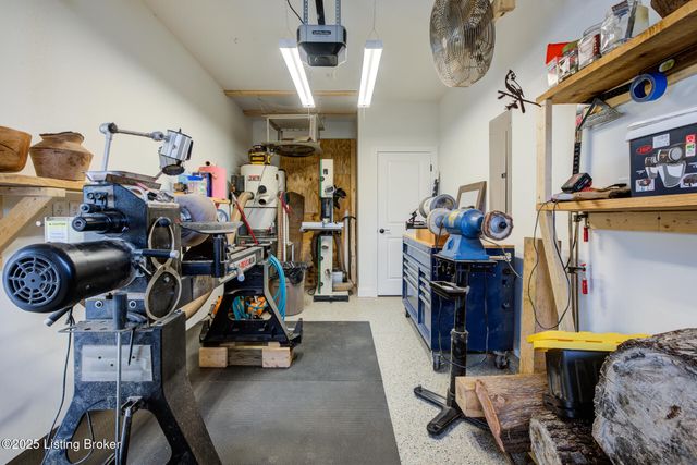 17121 Farrier Dr, Louisville, KY 40245