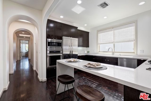8224 W 4TH Street, Los Angeles, CA 90048