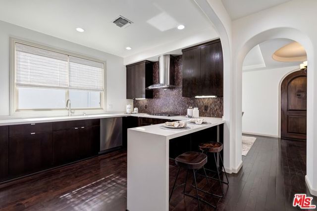 8224 W 4TH Street, Los Angeles, CA 90048