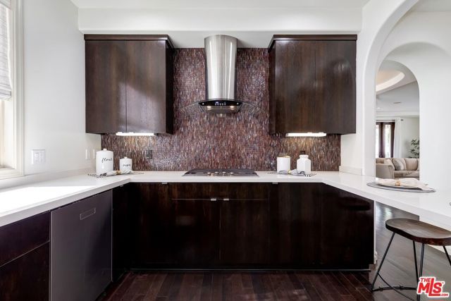 8224 W 4TH Street, Los Angeles, CA 90048