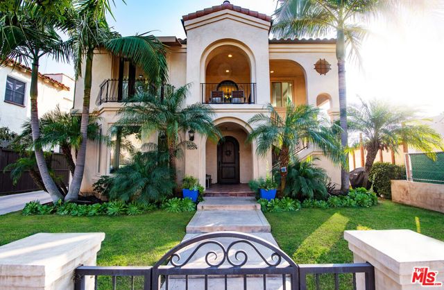 8224 W 4TH Street, Los Angeles, CA 90048
