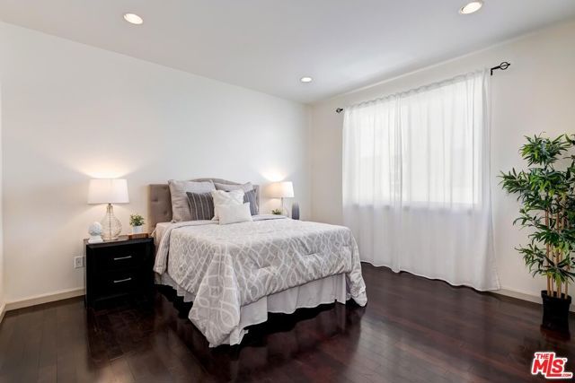 8224 W 4TH Street, Los Angeles, CA 90048