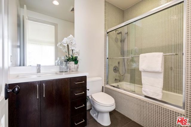 8224 W 4TH Street, Los Angeles, CA 90048