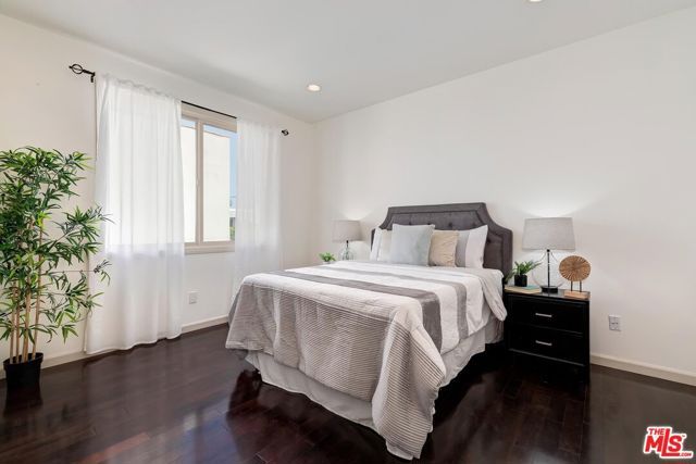 8224 W 4TH Street, Los Angeles, CA 90048