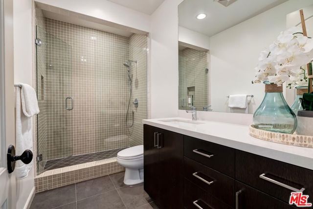 8224 W 4TH Street, Los Angeles, CA 90048