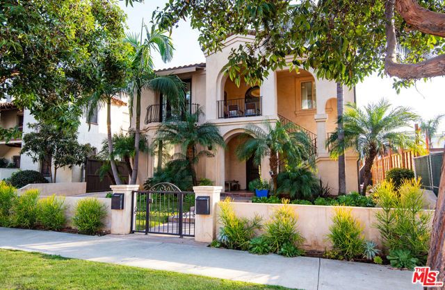 8224 W 4TH Street, Los Angeles, CA 90048