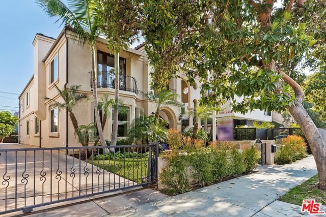 8224 W 4TH Street, Los Angeles, CA 90048