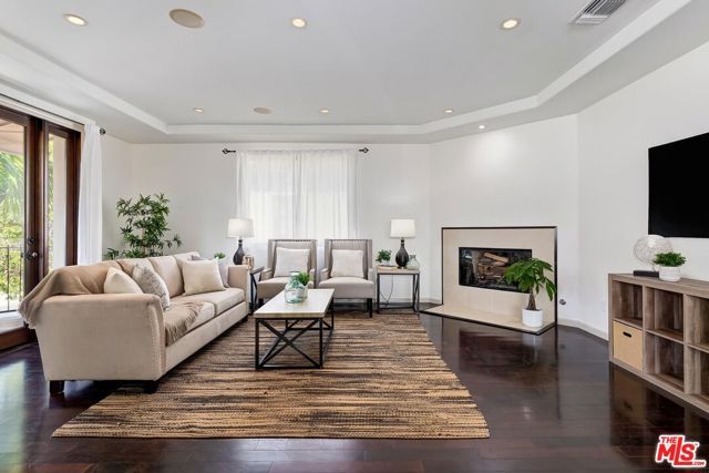 8224 W 4TH Street, Los Angeles, CA 90048