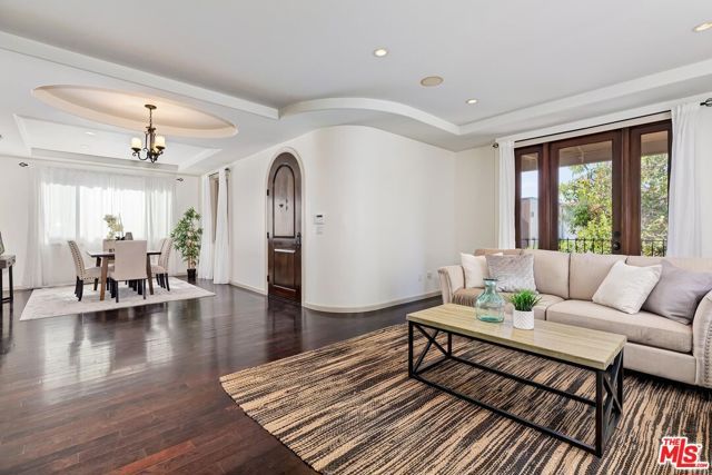 8224 W 4TH Street, Los Angeles, CA 90048