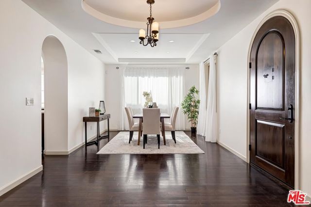 8224 W 4TH Street, Los Angeles, CA 90048