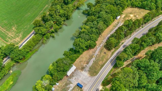 1076 Hwy 13 North, Lobelville, TN 37097