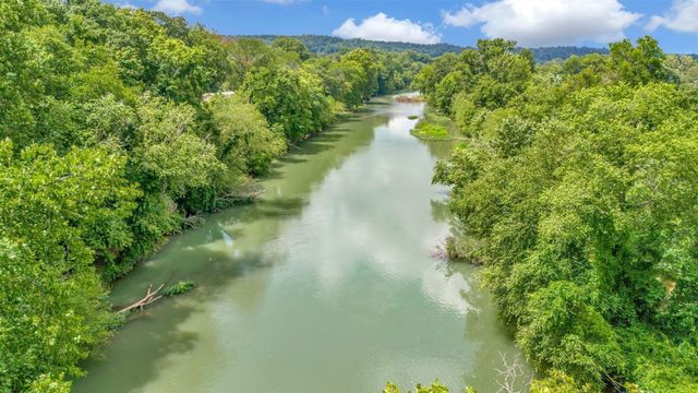 1076 Hwy 13 North, Lobelville, TN 37097