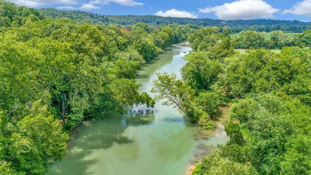 1076 Hwy 13 North, Lobelville, TN 37097