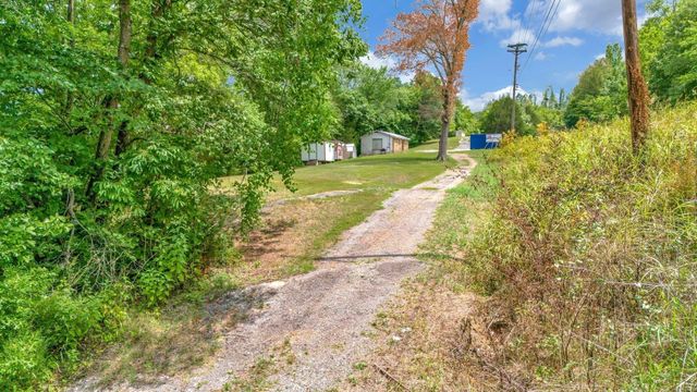 1076 Hwy 13 North, Lobelville, TN 37097