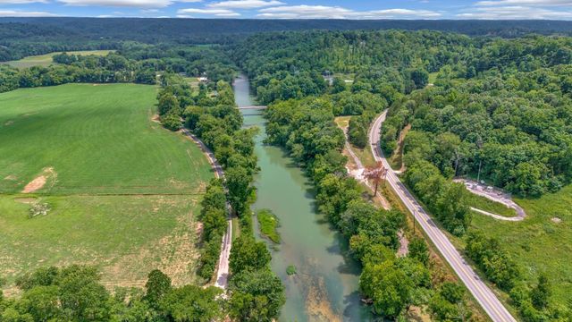 1076 Hwy 13 North, Lobelville, TN 37097