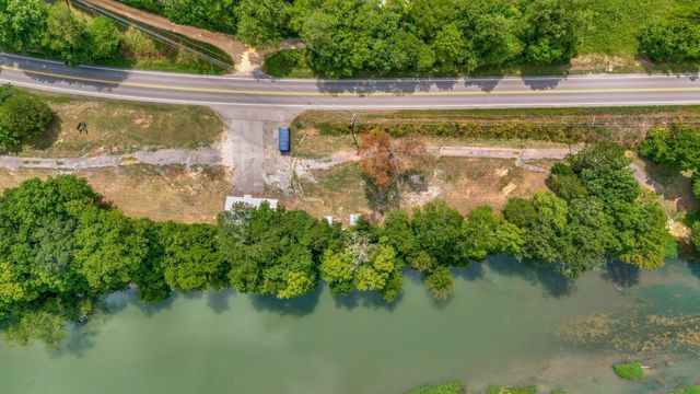 1076 Hwy 13 North, Lobelville, TN 37097