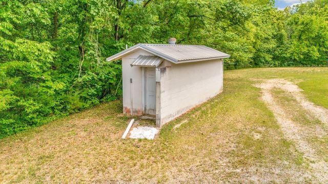 1076 Hwy 13 North, Lobelville, TN 37097