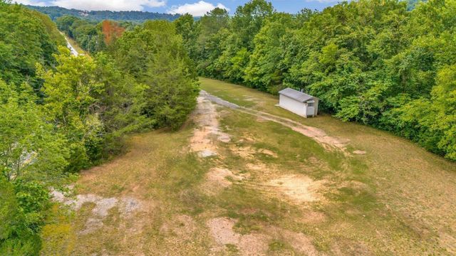 1076 Hwy 13 North, Lobelville, TN 37097