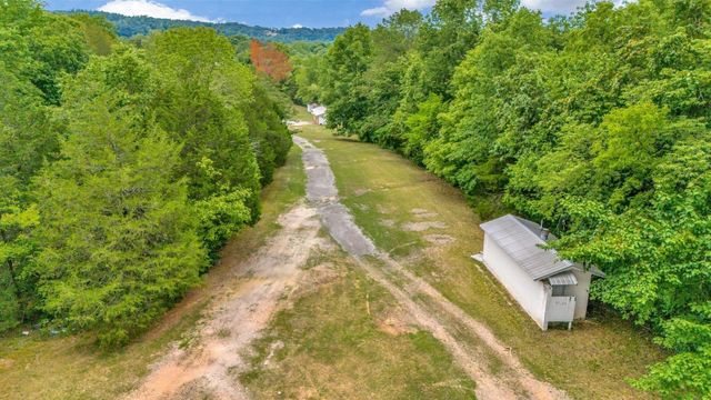 1076 Hwy 13 North, Lobelville, TN 37097
