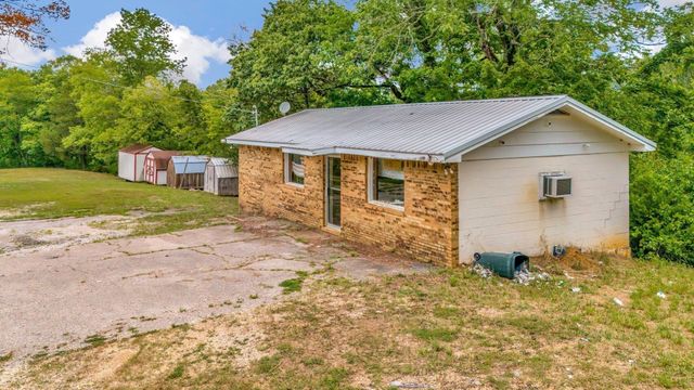 1076 Hwy 13 North, Lobelville, TN 37097