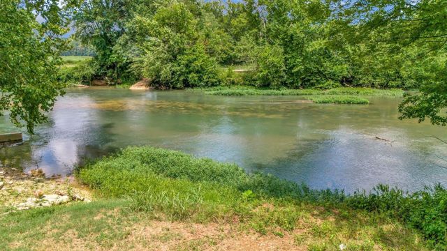 1076 Hwy 13 North, Lobelville, TN 37097