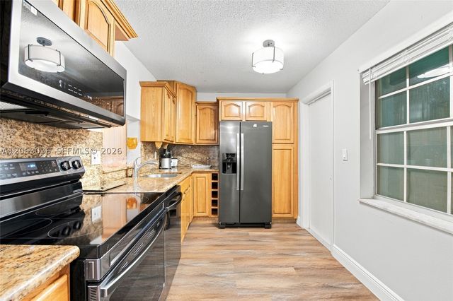 4141 NW 44th Ave 217, Lauderdale Lakes, FL 33319