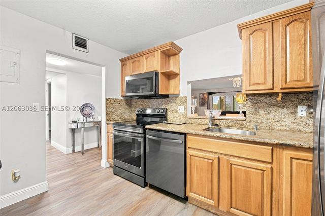 4141 NW 44th Ave 217, Lauderdale Lakes, FL 33319