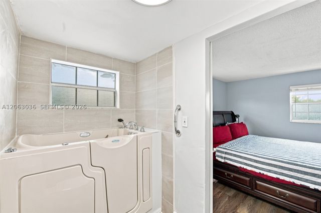 4141 NW 44th Ave 217, Lauderdale Lakes, FL 33319