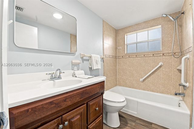 4141 NW 44th Ave 217, Lauderdale Lakes, FL 33319