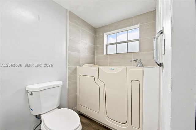 4141 NW 44th Ave 217, Lauderdale Lakes, FL 33319