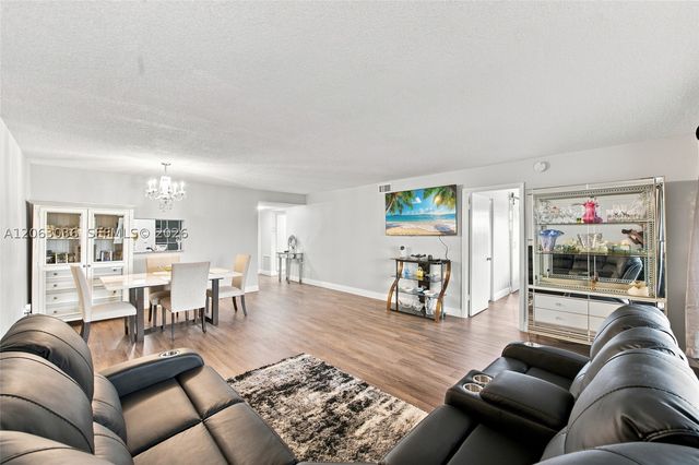 4141 NW 44th Ave 217, Lauderdale Lakes, FL 33319