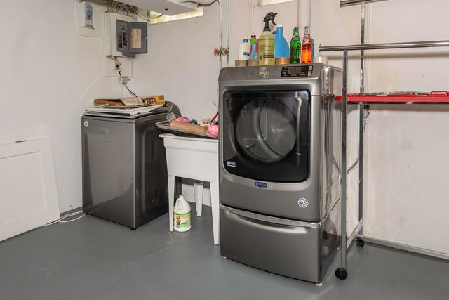 3305 Williamsburg Road, Ann Arbor, MI 48108