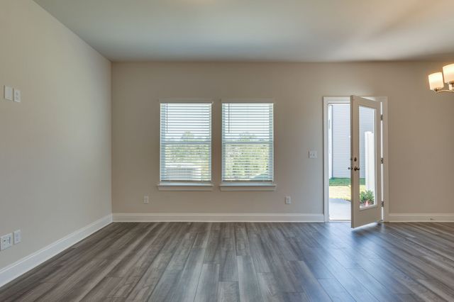 364 Coleman Ct, Columbia, TN 38401