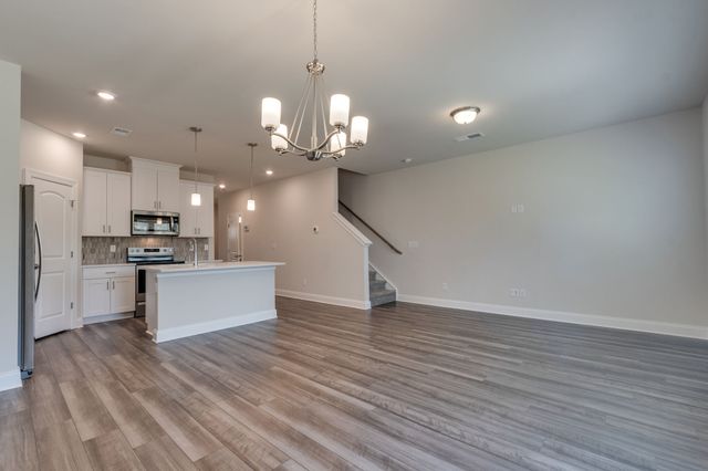 364 Coleman Ct, Columbia, TN 38401