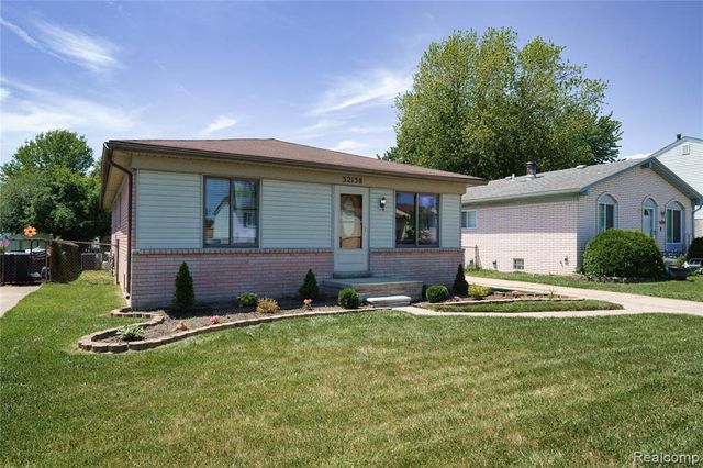 32138 Glaser Road, Rockwood, MI 48173