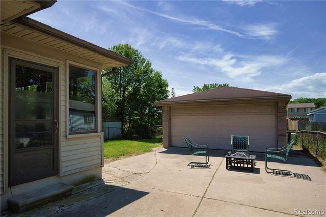 32138 Glaser Road, Rockwood, MI 48173