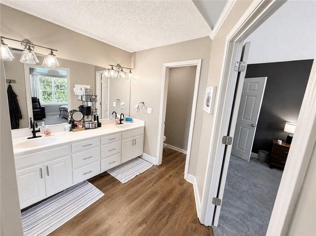 919 S 12th Street, Louisburg, KS 66053