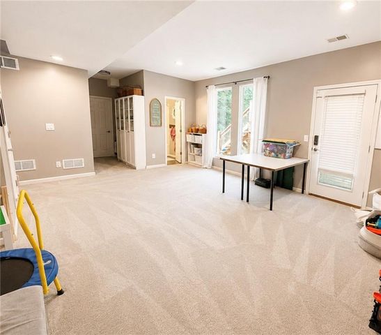 919 S 12th Street, Louisburg, KS 66053