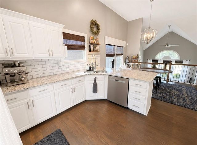 919 S 12th Street, Louisburg, KS 66053